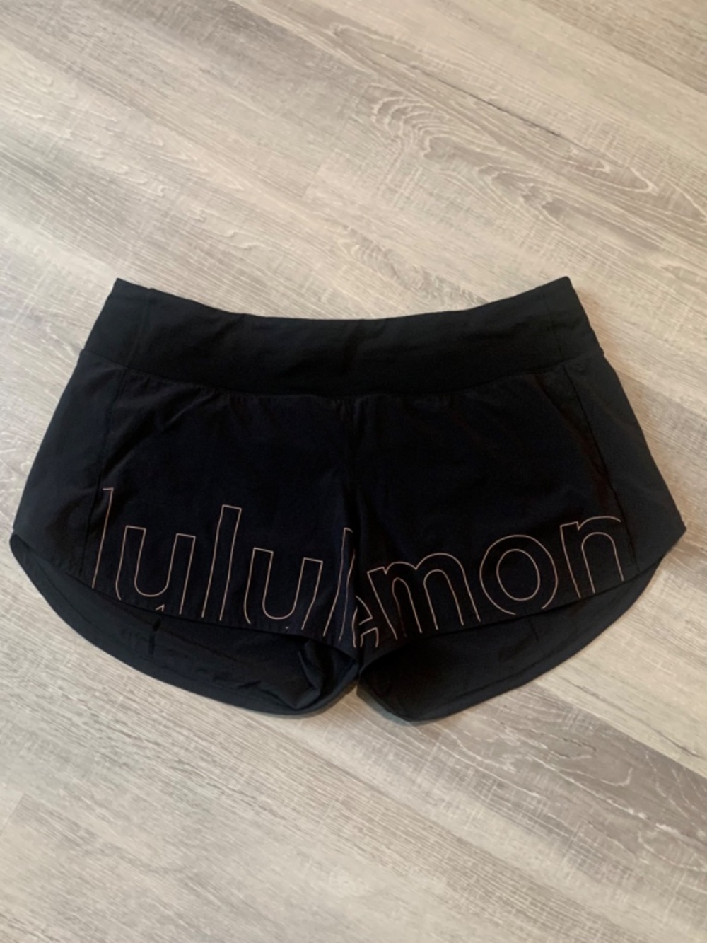 Lululemon Speed Up Graphic Mid-Rise Lined 4" Black Shorts Lightweight 12 - Picture 4 of 8